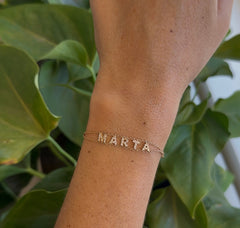 bracciale in oro nome con lettere big con diamanti