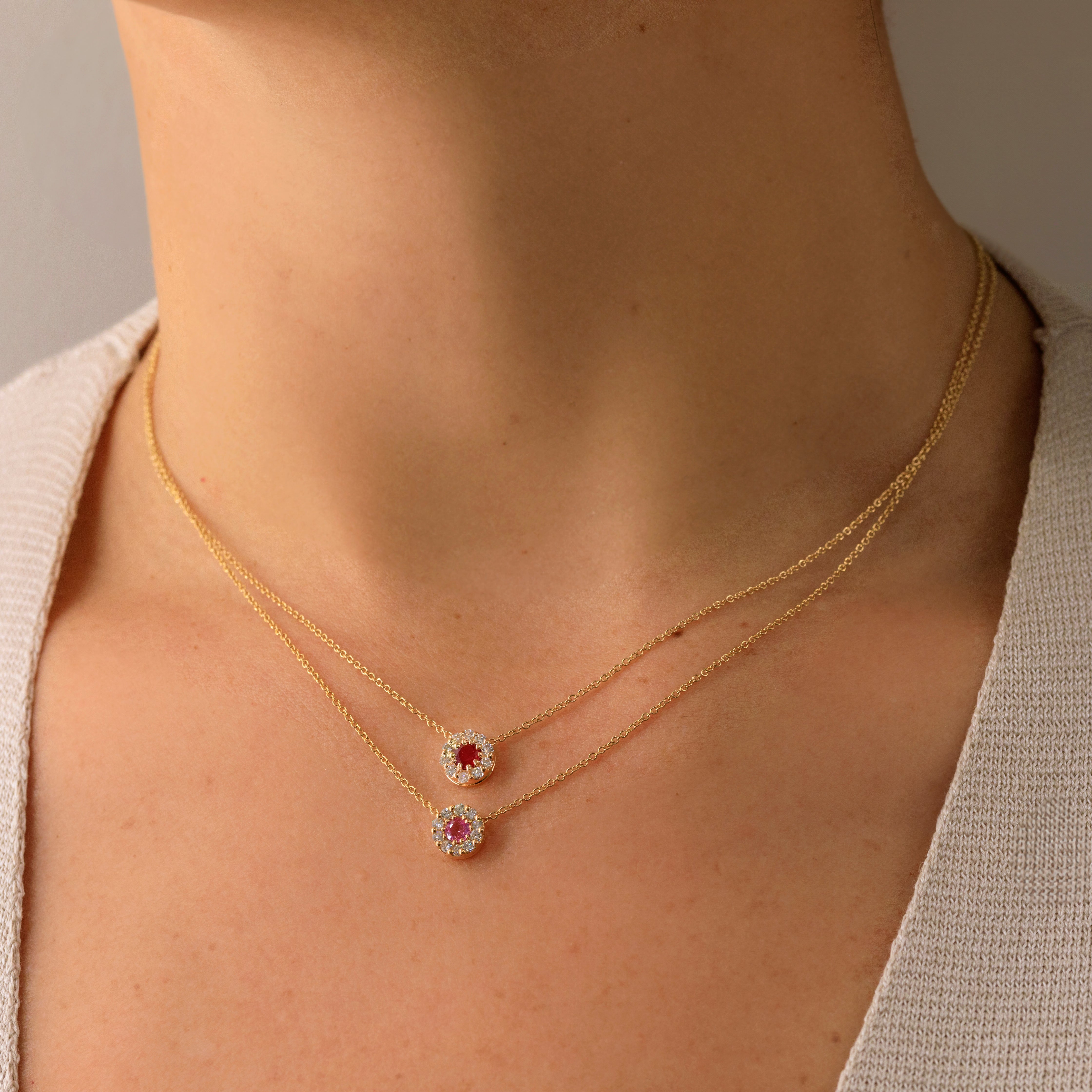 GUESS Collana Donna Oro Con Cristallo Zaffiro – Eleganza E Lusso Quotidiano