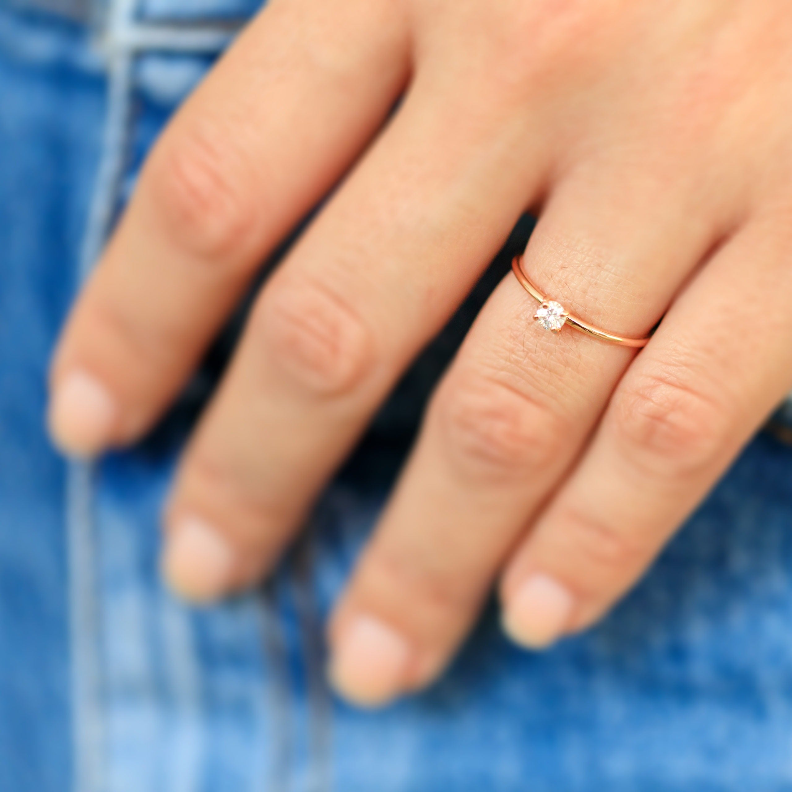 Thin ring with diamond