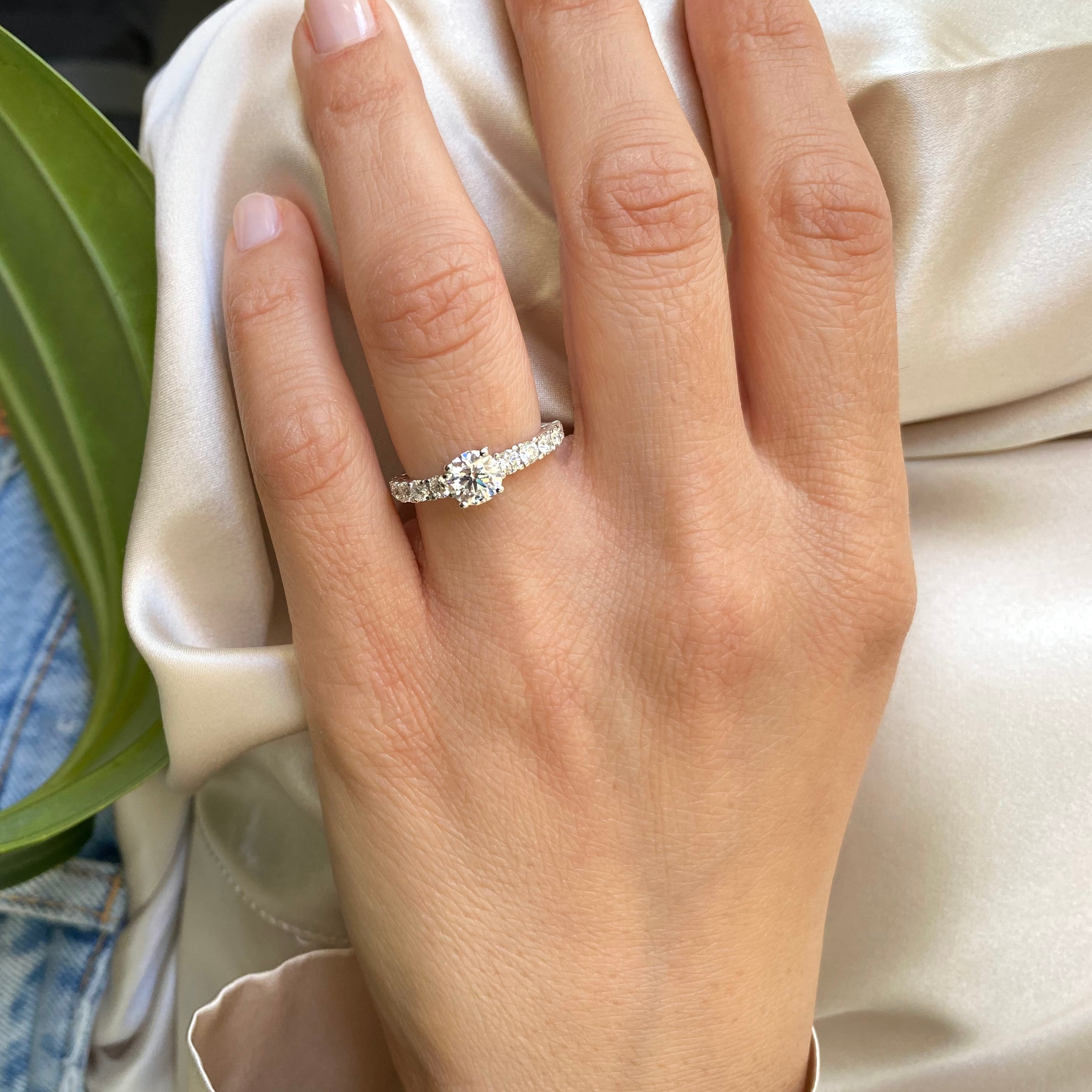 Anello Diamante Anelli Di Fidanzamento Gioiapura Anelli A Men Engagement Ring With Diamond And Brilliants To