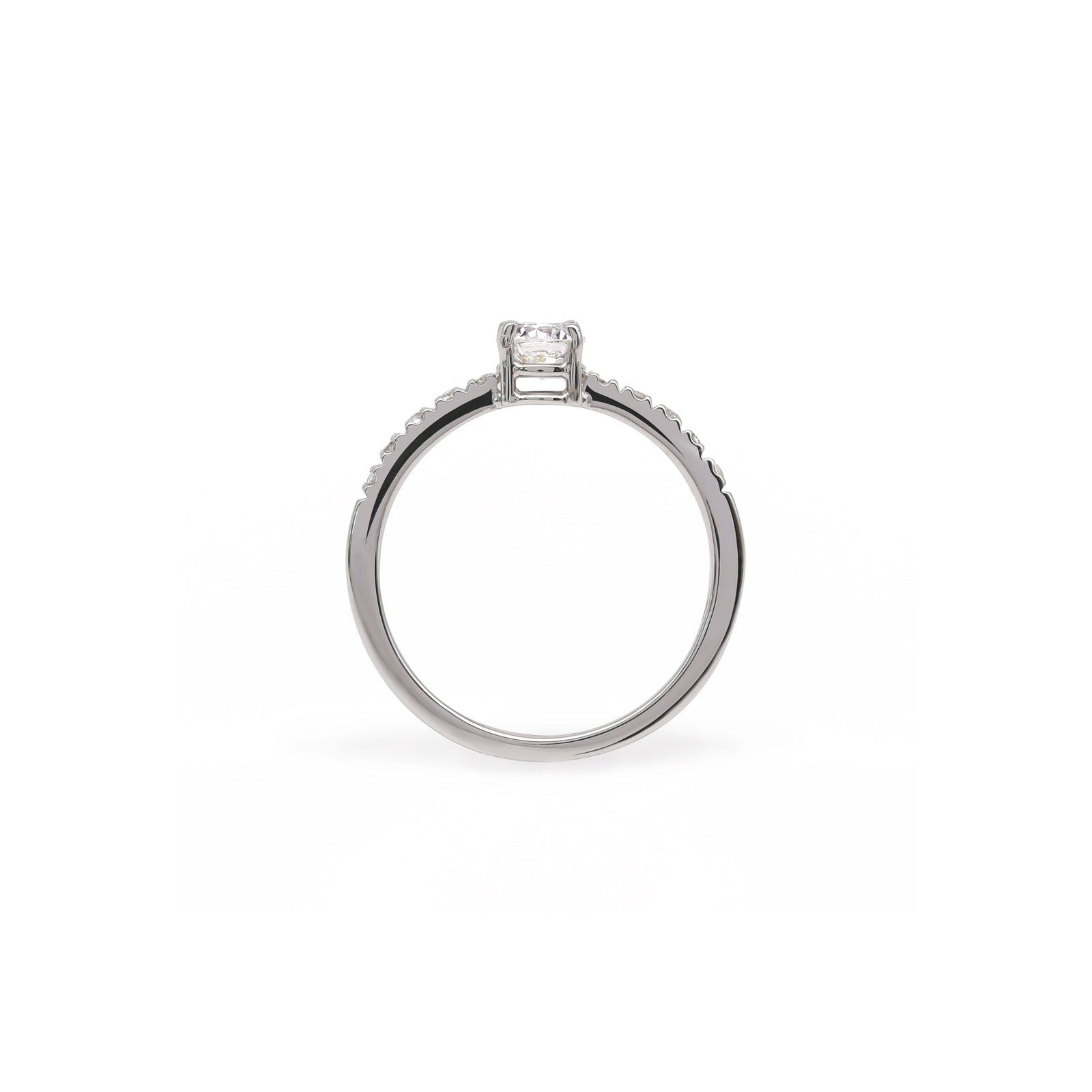 Solitaire ring with diamond and brilliants