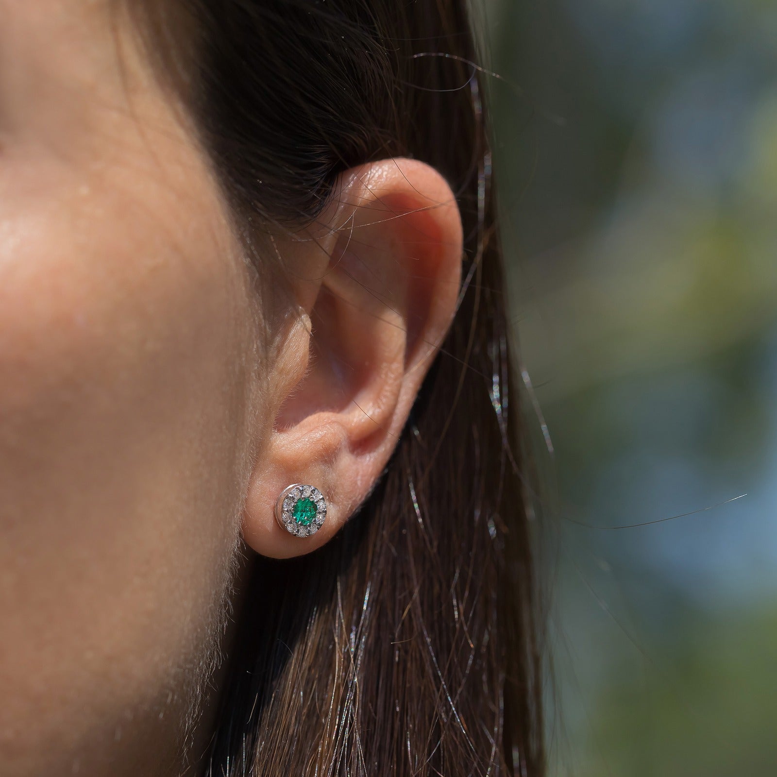 orecchini giro di diamanti e smeraldo